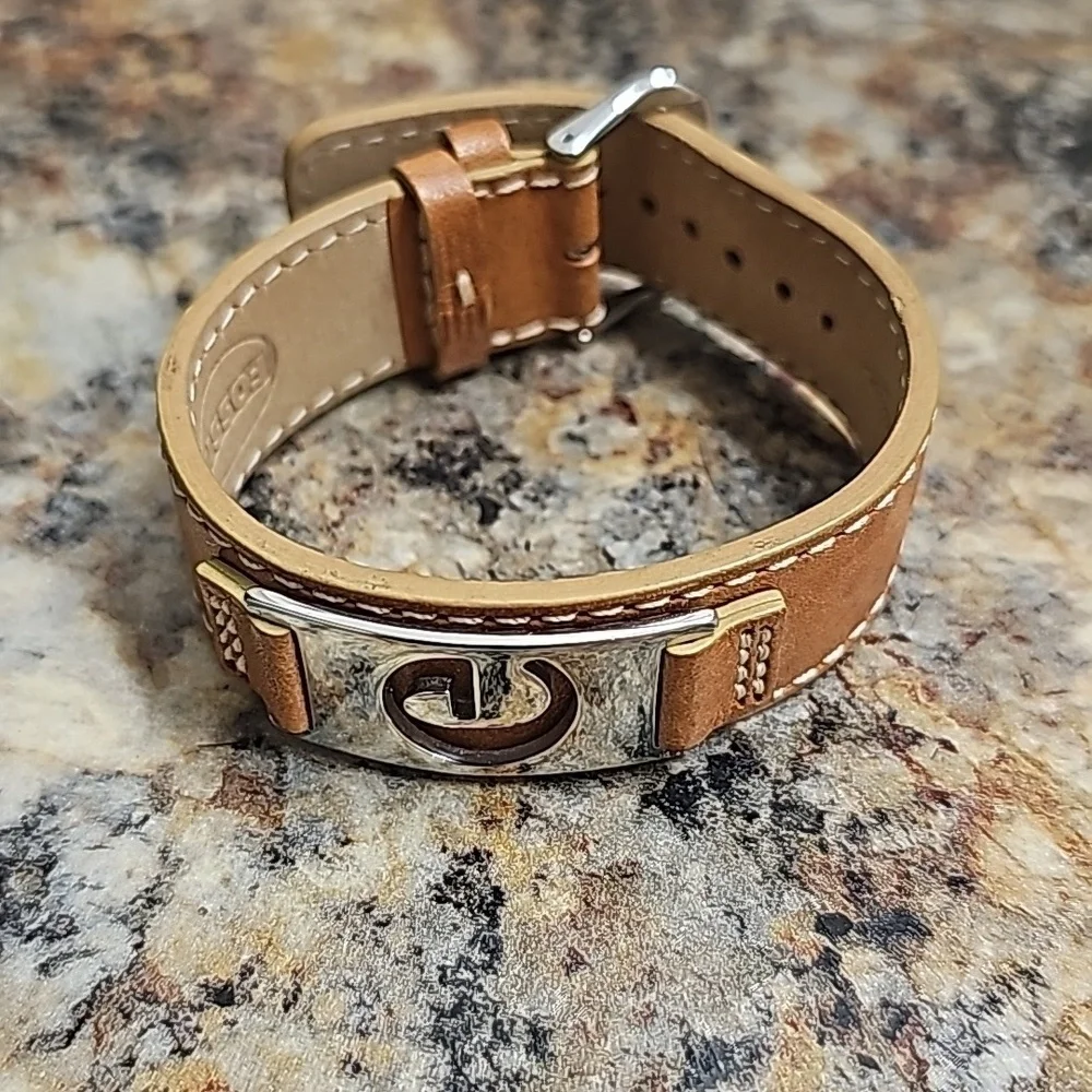 Fossil leather 